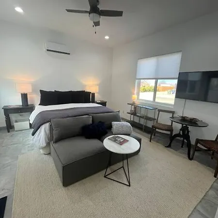 Apartment Modern Charm!