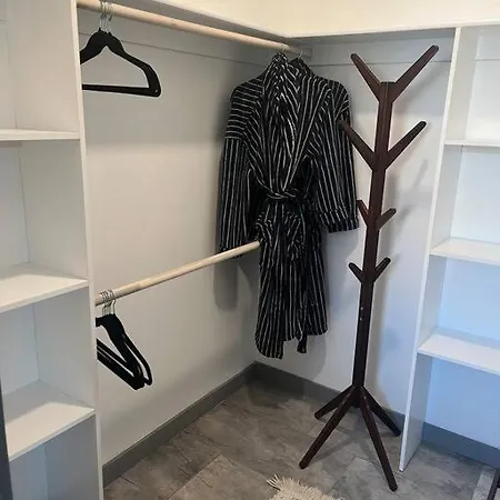 Modern Charm! Apartment *
